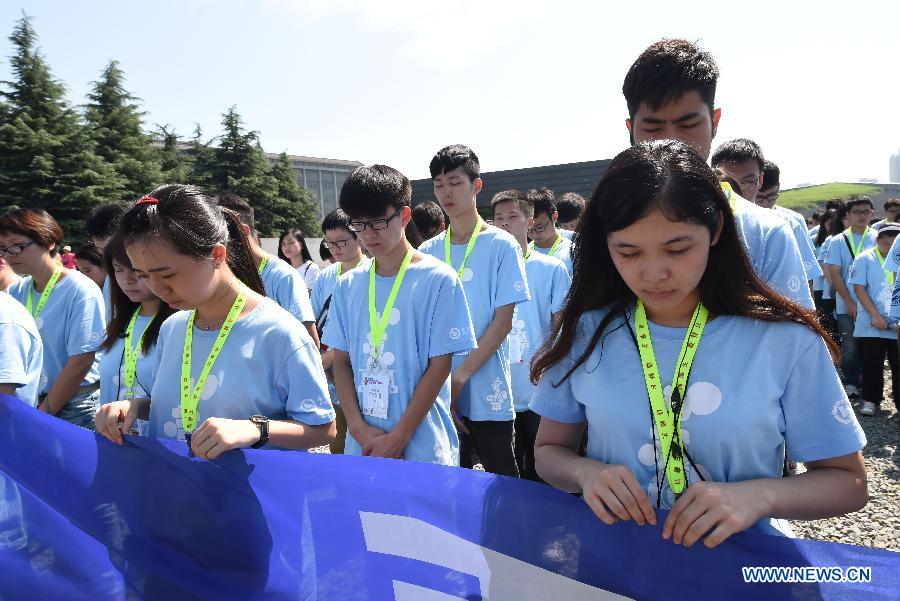 Chine : des jeunes visitent le Mémorial du massacre de Nanjing