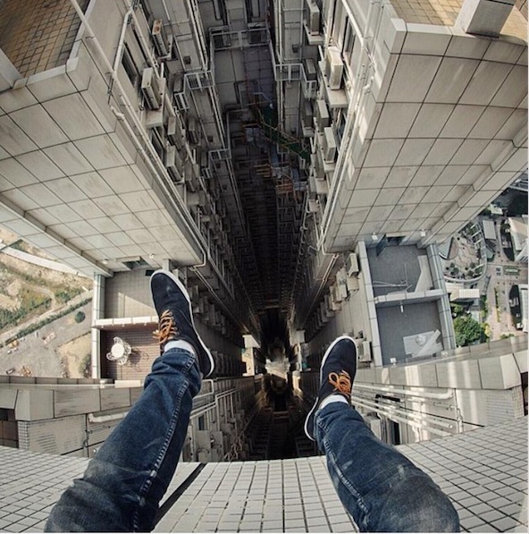 Selfies plongeants du haut des gratte-ciel de Nanjing