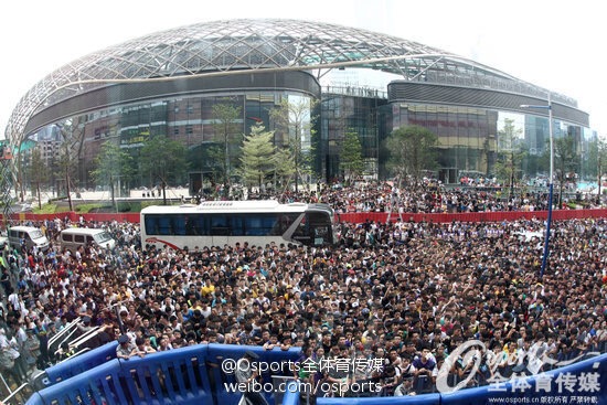 Guangzhou : Kobe Bryant accueilli en superstar par ses fans
