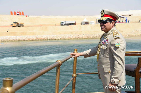 Le président égyptien Al-Sissi ouvre le "nouveau canal de Suez" à la navigation