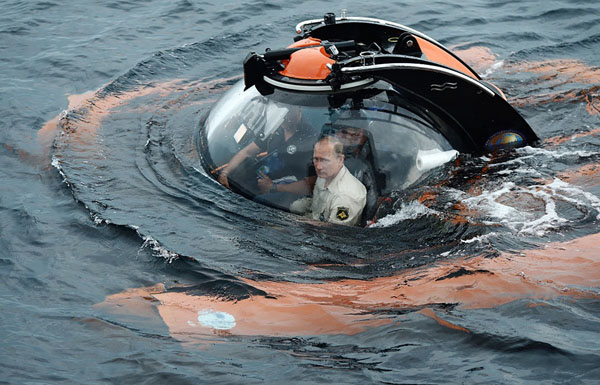 Vladimir Poutine plonge sur une épave dans un mini sous-marin au large de la Crimée