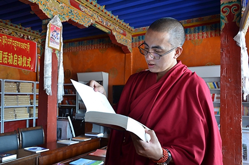 Internet, réseaux sociaux : les jeunes moines tibétains à la page