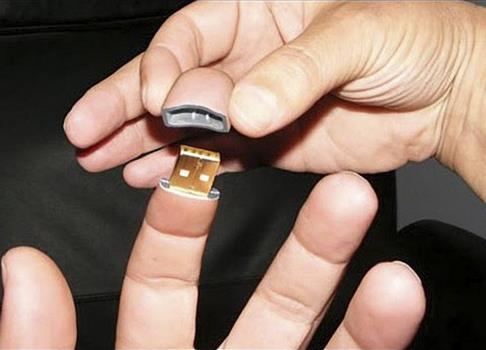 Un Finlandais transforme un de ses doigts en clé USB