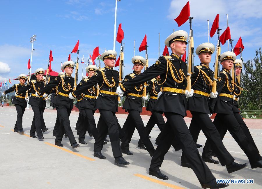 Entraînements de soldats étrangers qui participeront au défilé militaire du 3 septembre