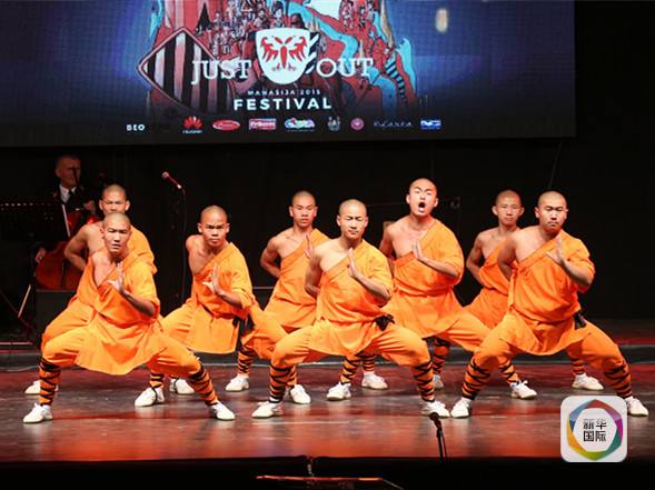 Serbie : les moines du temple de Shaolin font sensation 