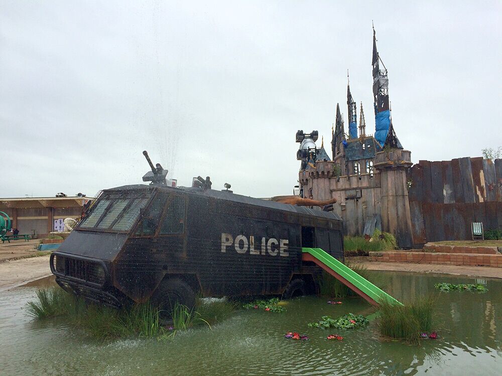 Bienvenue à Dismaland, la version trash de Disneyland !