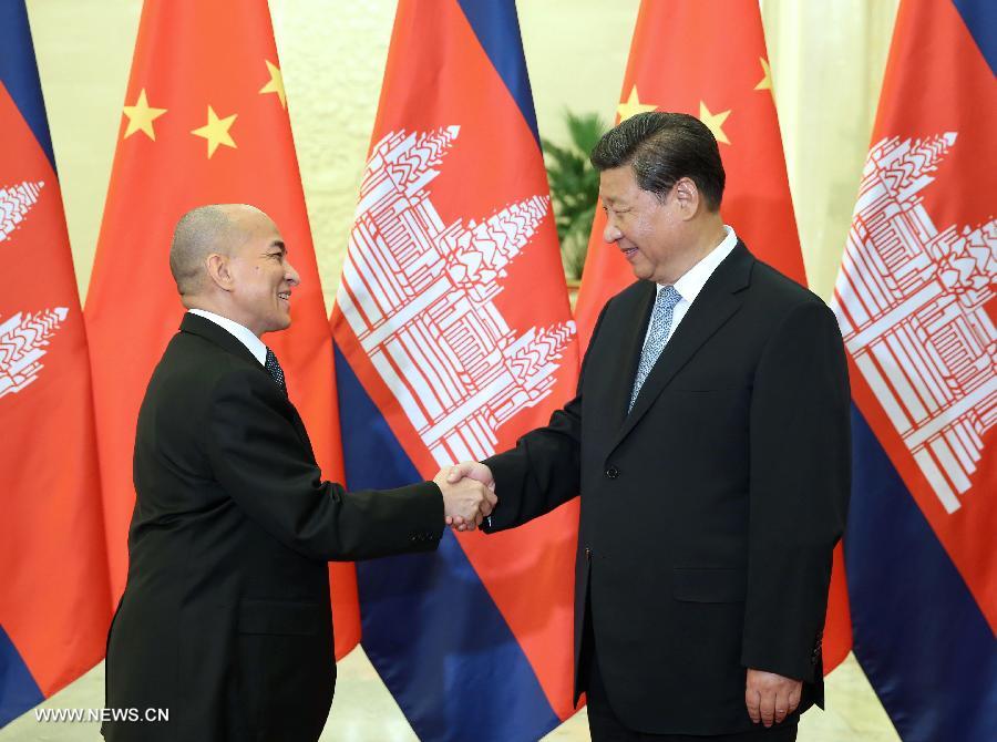 Xi Jinping rencontre le roi du Cambodge à Beijing