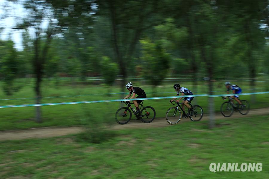 Beijing : le 3e QianSen Trophy Cyclocross se tient à Yanqing