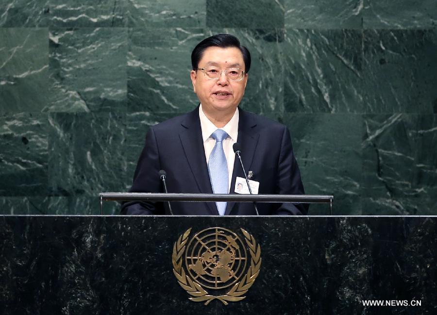 Le président du Parlement chinois appelle à construire un monde plus juste et plus démocratique 