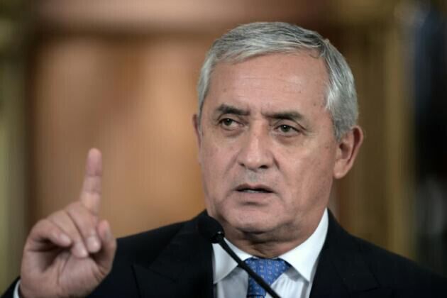 Visé par un mandat d'arrêt pour corruption, le président du Guatemala démissionne
