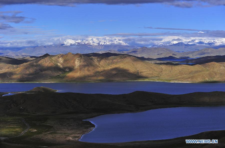Le lac tibétain Yamzho Yumco,vu du ciel