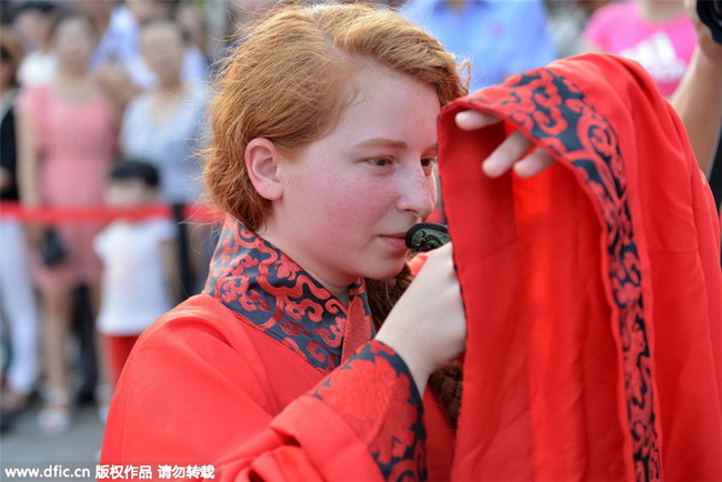 Xi'an : des étudiants assistent à une prière traditionnelle 