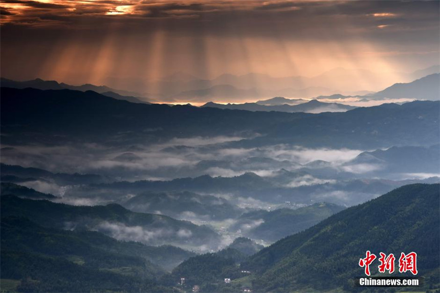 Jiangxi : des jets de lumière embellissent les paysages de Dafen
