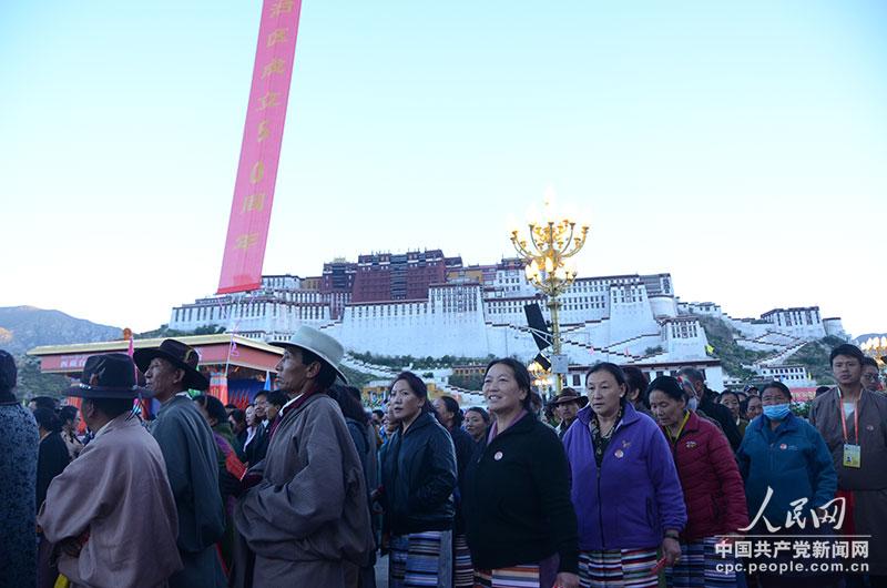 50e anniversaire de la fondation de la Région autonome du Tibet