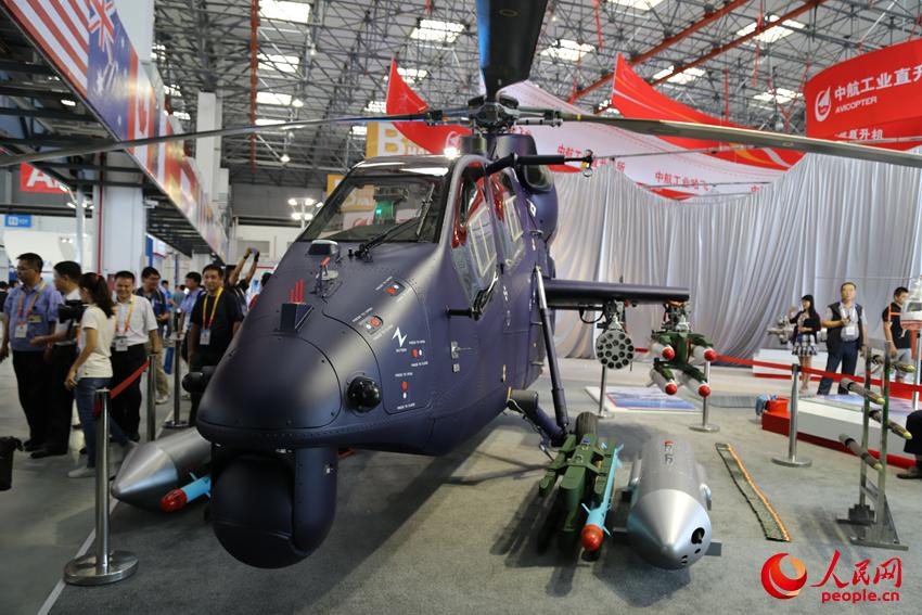 Présentation de l'hélicoptère d'assaut Z-19E au 3e Salon international de l'hélicoptère de Tianjin
