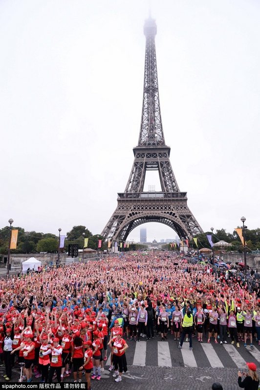 La Parisienne : 40 000 femmes dans les rues de la capitale