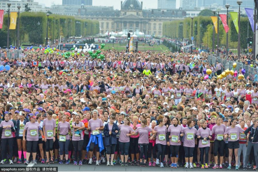La Parisienne : 40 000 femmes dans les rues de la capitale