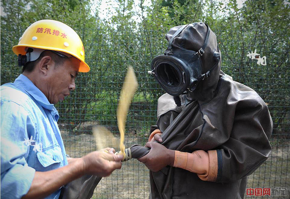 Ces hommes-grenouilles qui nettoient les canalisations de Shanghai