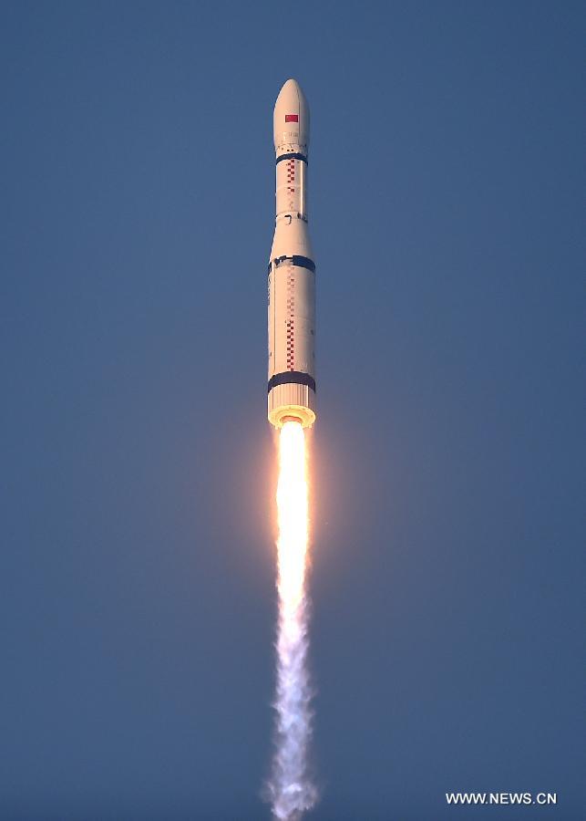 Chine : le modèle de fusée porteuse Longue Marche-6 réussit son premier lancement