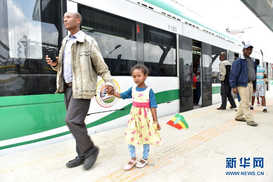 Afrique : le premier tramway conçu par la Chine opérationnel en Ethiopie