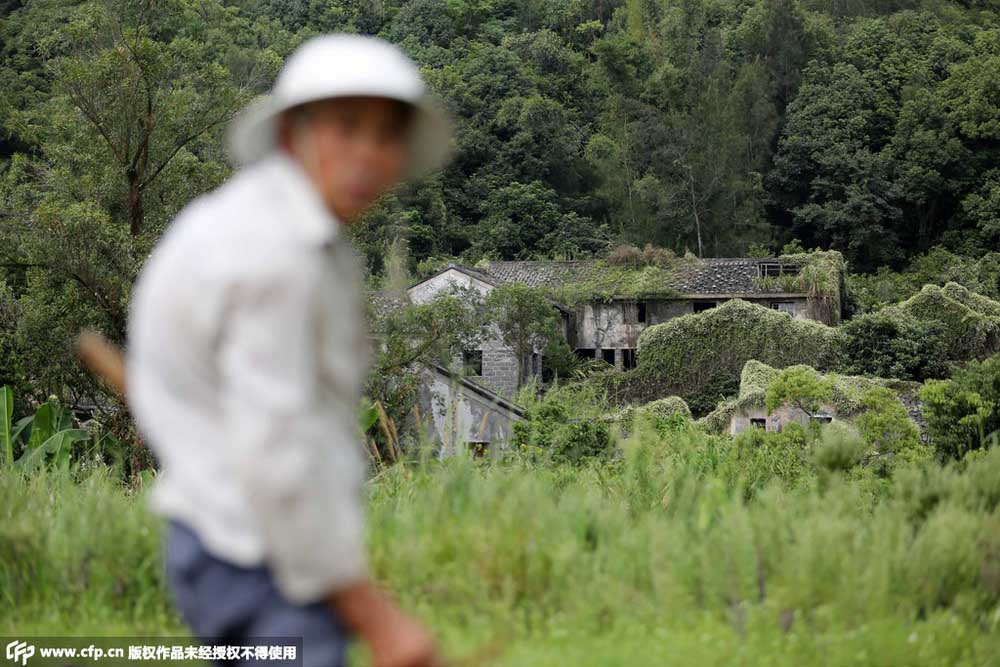 Abandonné depuis deux décennies, un village chinois veut se transformer en un monde féerique
