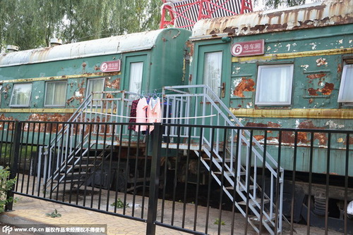 Zhengzhou : un train vert transformé en dortoir 
