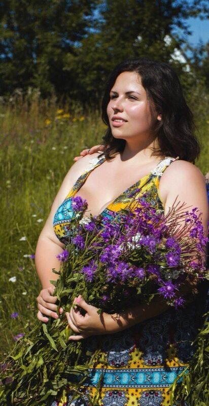 Une étudiante russe participe à un concours de beauté de filles rondes