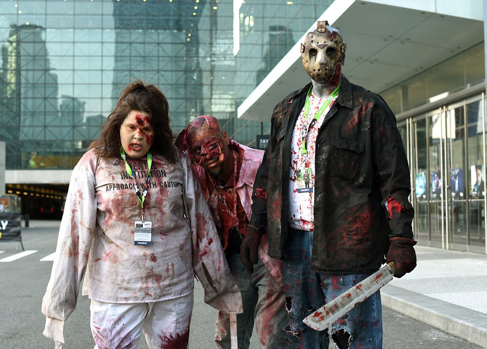 Réunion de zombies et de super-héros pour l’ouverture de la Comic Con 2015 de New York