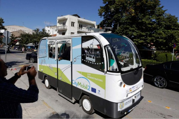 Innovation mondiale : les premiers bus sans chauffeur