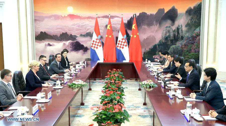 Li Keqiang rencontre la présidente de la Croatie
