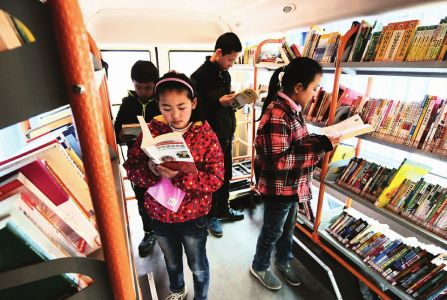 Des « bibliothèques mobiles » pour promouvoir le développement culturel au Sichuan