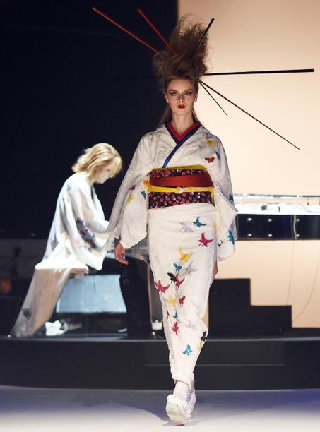 Le kimono revisité vedette de la Fashion Week de Tokyo