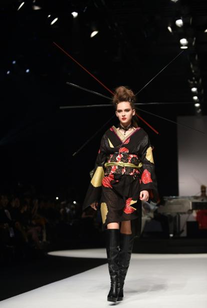 Le kimono revisité vedette de la Fashion Week de Tokyo