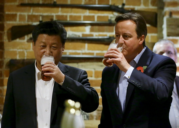Xi Jinping et David Cameron devant un fish and chips