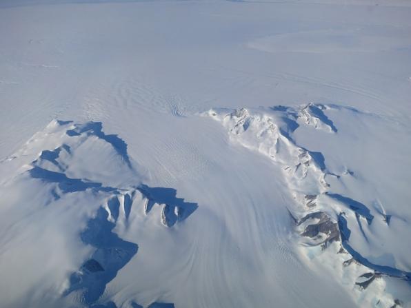 La couche de glace de l’Antarctique grandit plus vite que ses glaciers ne fondent