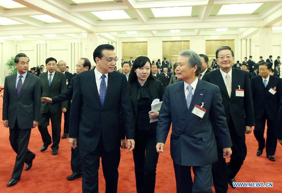 Le PM chinois appelle les chefs d'entreprise japonais à aider à améliorer les relations bilatérales