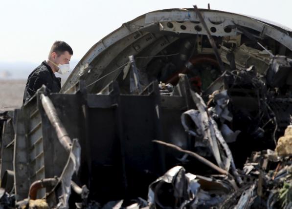 Crash du vol Metrojet : les enquêteurs « sûrs à 90% » de la présence d'une bombe
