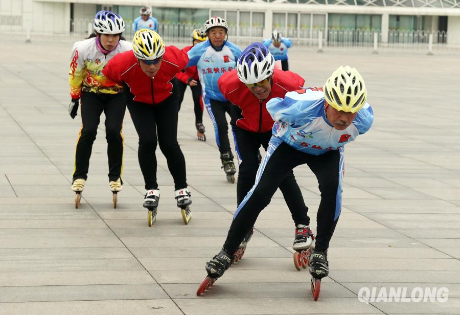 Ouverture du 3e festival du roller dans le parc olympique de Beijing
