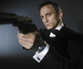 Des Britanniques font l'évaluation des dégâts causés par James Bond dans ses films