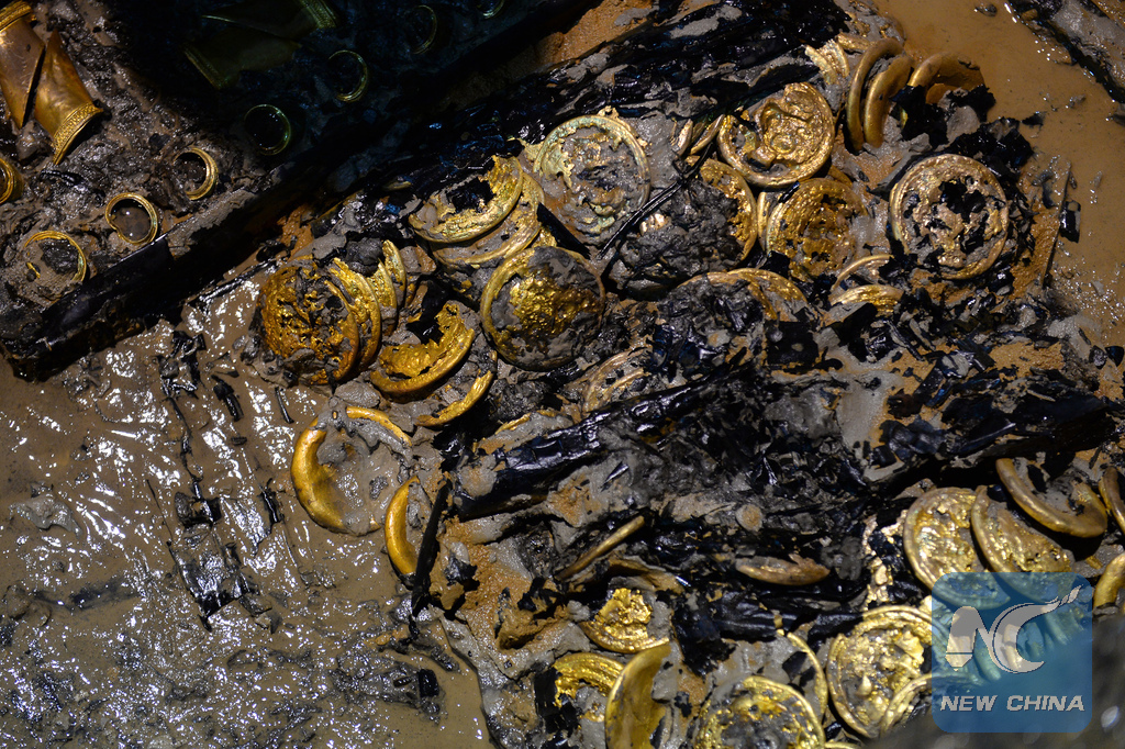 Des pièces d'or et des lingots retrouvés dans une tombe chinoise de 2.000 ans