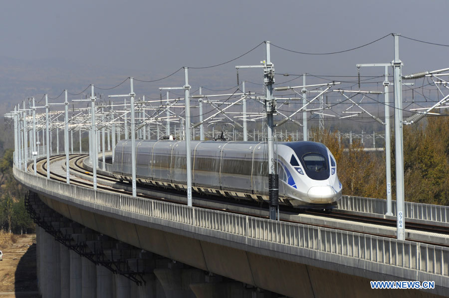 Un train à grande vitesse chinois passe un test de vitesse à 385 km/h