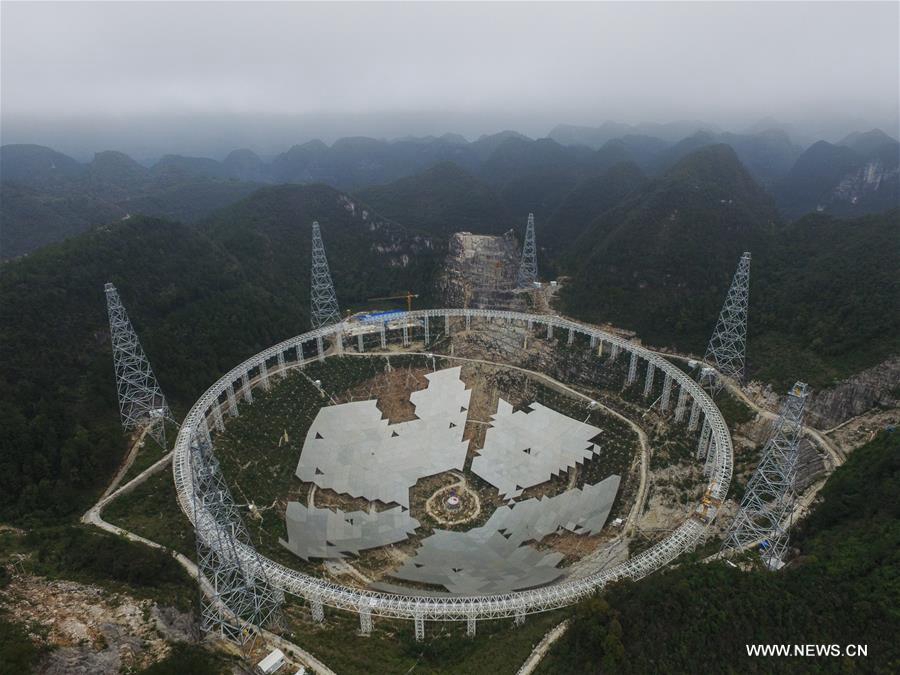 La construction du plus grand radiotélescope dans sa phase finale
