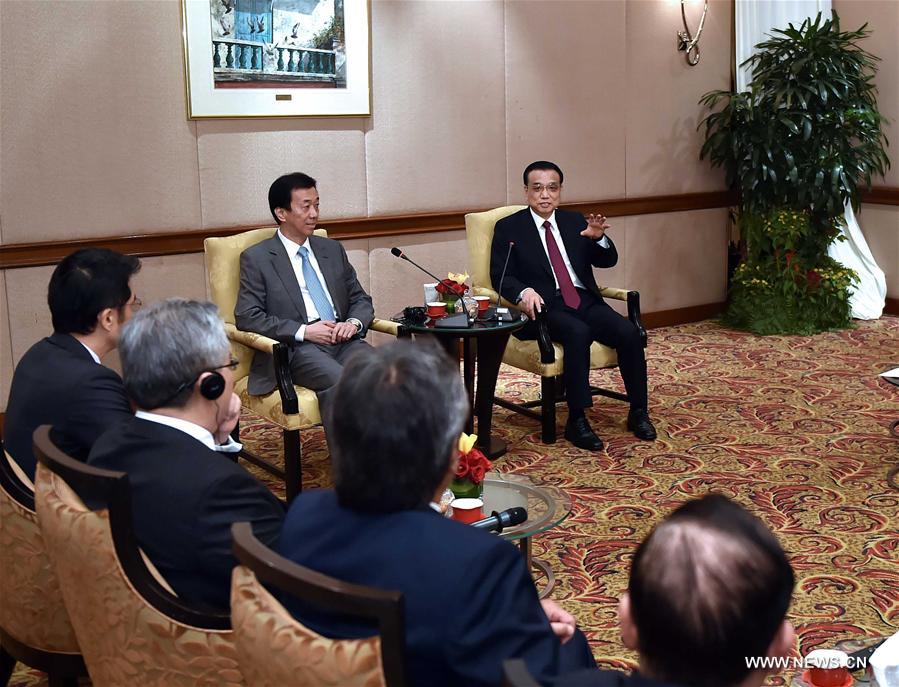 Le PM chinois appelle les chefs d'entreprise malaisiens à contribuer aux relations bilatérales