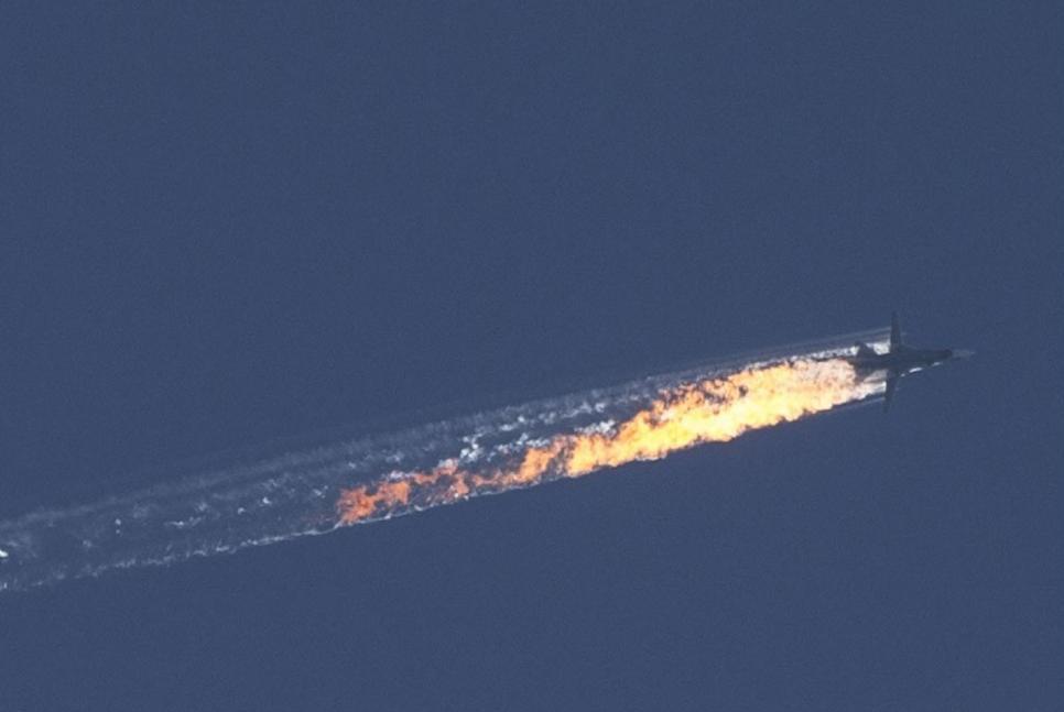 Un bombardier russe abattu par la Turquie près de la frontière syrienne