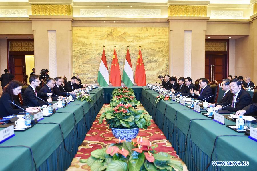 Rencontre entre les PM chinois et hongrois pour discuter des liens bilatéraux