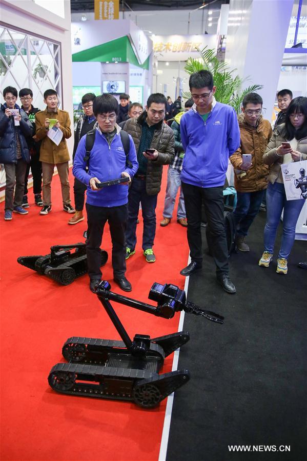 Des robots pour lutter contre le terrorisme dévoilés à Beijing