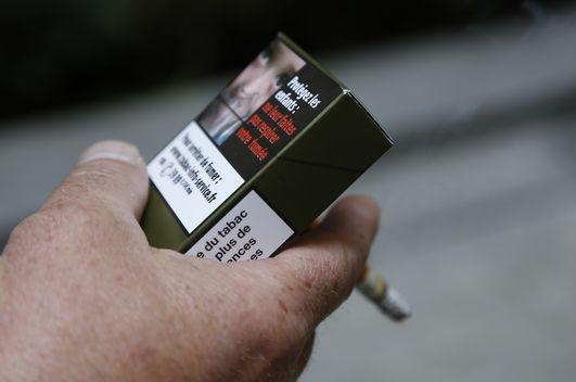 Le Parlement français valide la création du paquet de cigarettes neutre