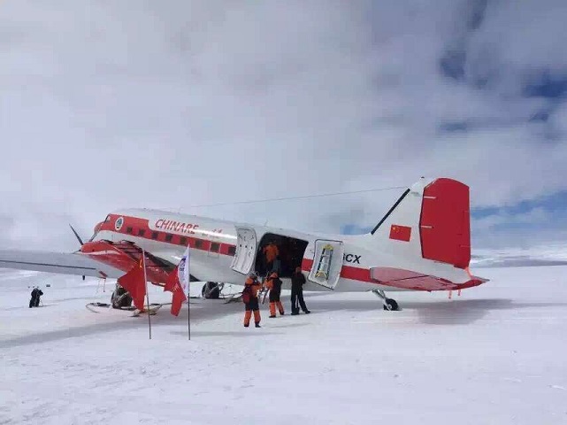 Arrivée à la station Zhongshan du « Snow Hawk 601 », premier avion polaire chinois