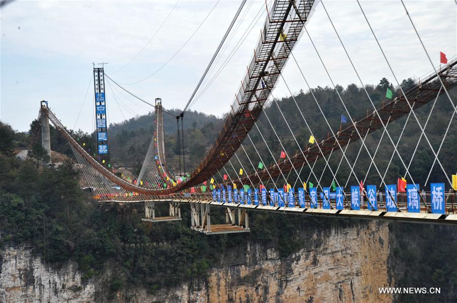Chine : construction du pont en verre le plus long du monde