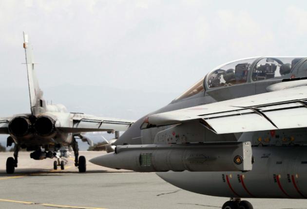 Premières frappes aériennes britanniques contre l'Etat islamique en Syrie